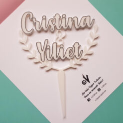 Cake topper para pastel de boda con nombre de los novios Cristian y Yiliet - Diseño en dos colores y bordes en el texto.
